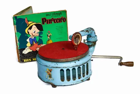 Dziecięcy gramofon Induphon Model 138 + HMV Walt Disney’s Pinocchio – Niemcy/UK