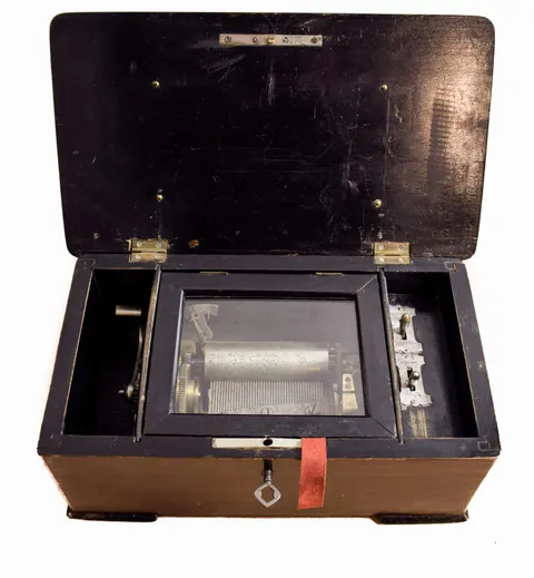 Musical box mała pozytywka ok. 1890, gra 4 arie, Paillard