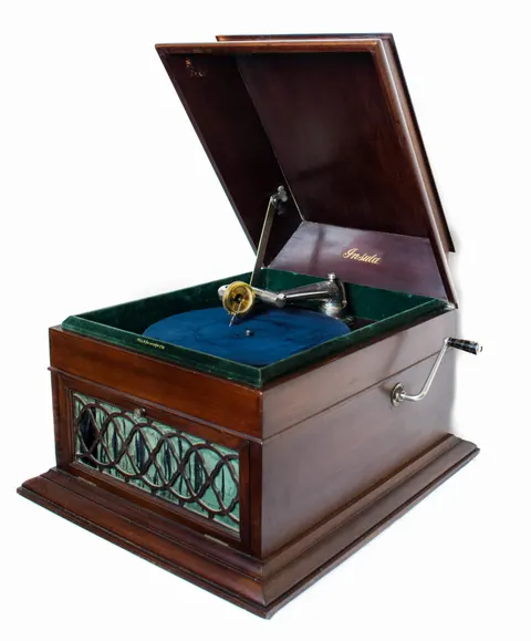 Gramofon biurkowy Insula z pięknym welurowym wnętrzem