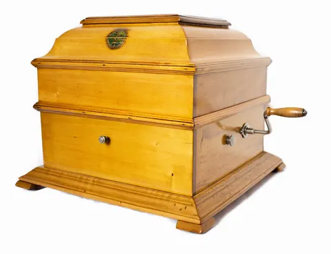 Patefon Pathe - gramofon z szafirową igłą