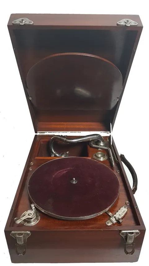 Walizka drewniana gramofon z korbą w skrzyneczce