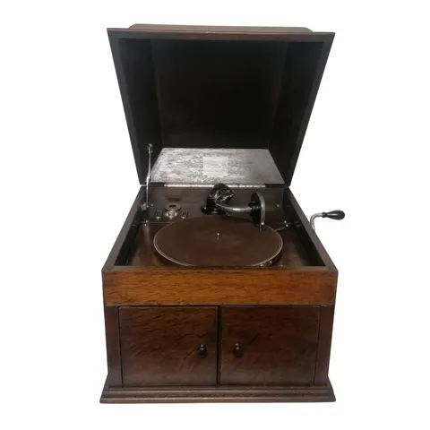 Gramofon biurkowy na korbę HMV model 109