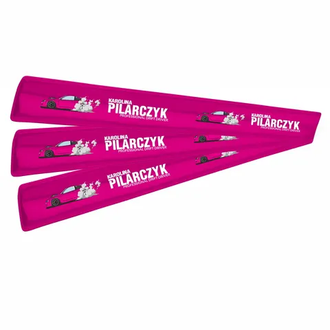 Logo Karolina Pilarczyk - różowa opaska odblaskowa