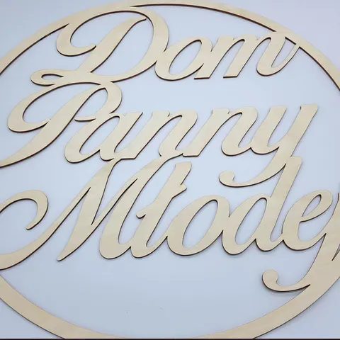 Dekoracja domu Panny Młodej – koło weselne na bramę