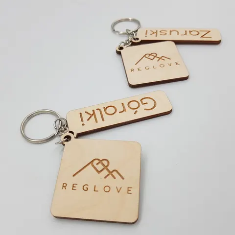 Drewniany brelok do kluczy hotelowych – brelok numerowany do hotelu