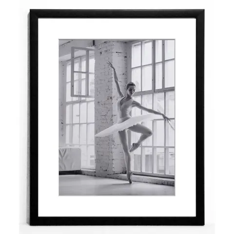 OBRAZ W DREWNIANEJ RAMIE"BALLET"44x54CM