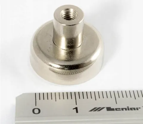 D16 Uchwyt magnetyczny z gwintem M4