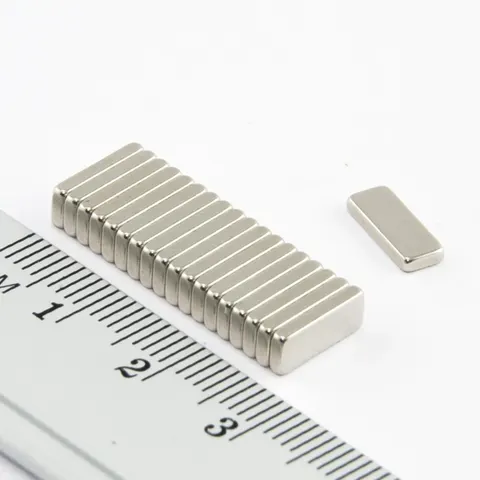 MPŁ 10x4x1,5 / N38 - magnes neodymowy