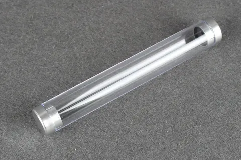 Plastikowe pudełko, tuba, futerał na pen