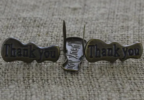[k0601] Ćwieki ozdobne Thank you kolor brązowy