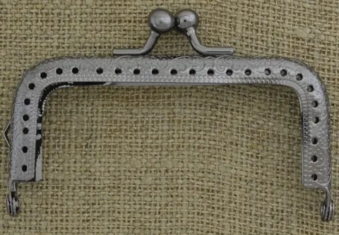 [k0113] Bigle do portmonetki kolor czarny 90*57mm