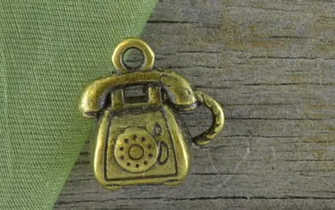 [10707] Zawieszka mała telefon kolor brąz 2szt