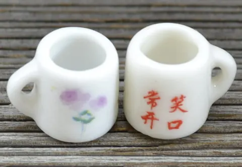 [61428] Miniaturowy kubek ceramiczny różyczki
