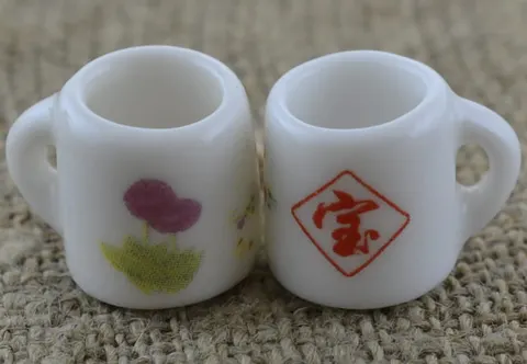 [61447] Miniaturowy kubek ceramiczny kwiaty różowe