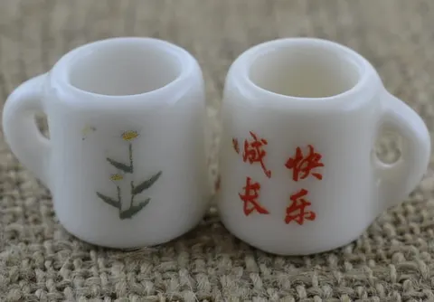 [61460] Miniaturowy kubek ceramiczny stokrotki