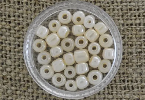 [701222] Koraliki drobne oponki kremowe 6 gram