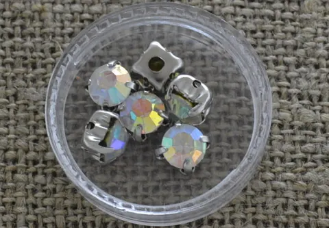 [70220] Koralik cyrkonia 6mm opalizująca 4szt