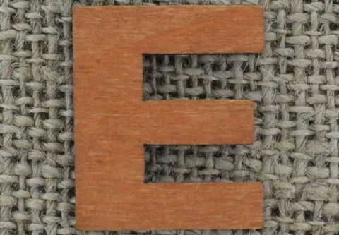 [873140] Element ozdobny literka drewniana E 5szt