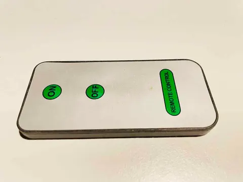 Pilot zdalnie sterowany do projektora srebrny