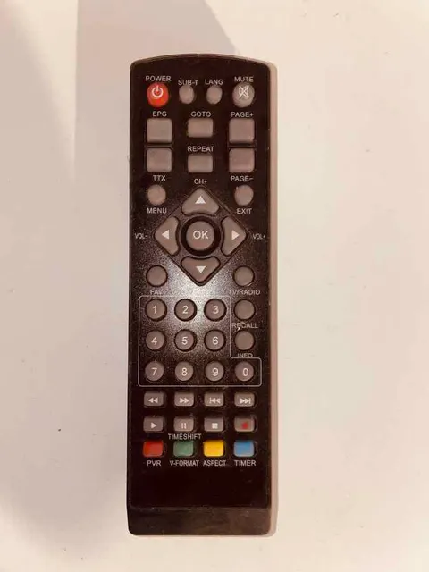Czarny pilot do starego telewizora TTX