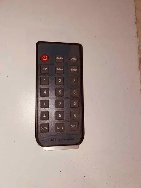 Pilot do sterowania zdalnego AUDIO HDMI