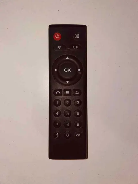 Pilot do sterowania zdalnego AUDIO wzmacniacza