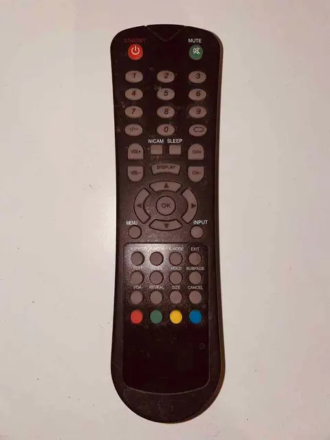 Pilot do starego TV telewizora czarny