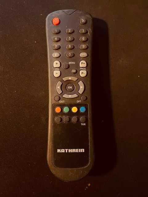 Oryginalny pilot do telewizora Kathrein czarny