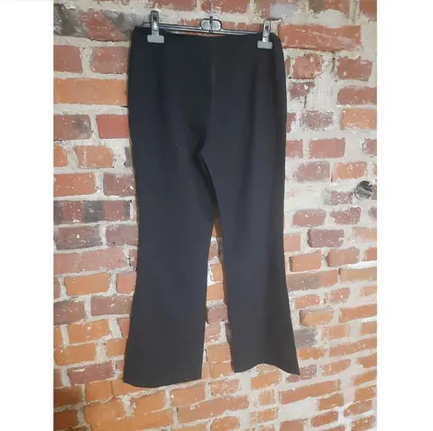 Eleganckie spodnie damskie o luźnym kroju 2