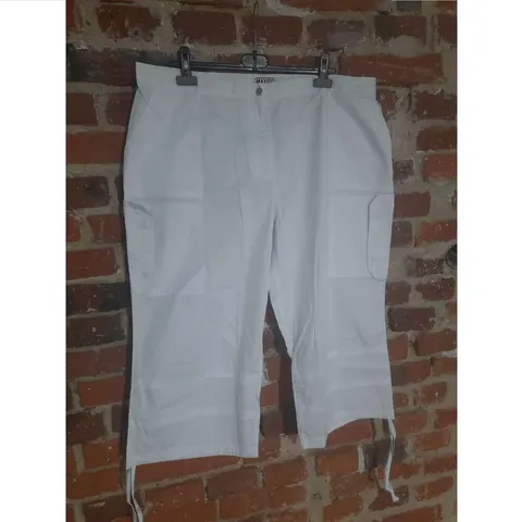 Spodnie damskie 3/4 ze ściągaczem na nogawce Plus Size MAXIme