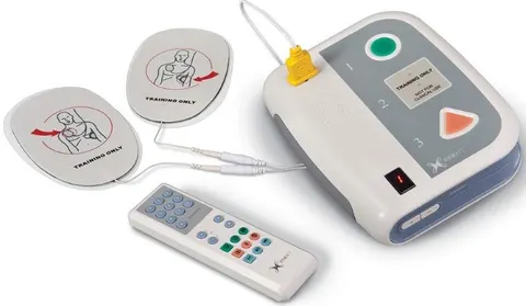 AED treningowy XFT-120C+ z pilotem (5 szt. elektrod)