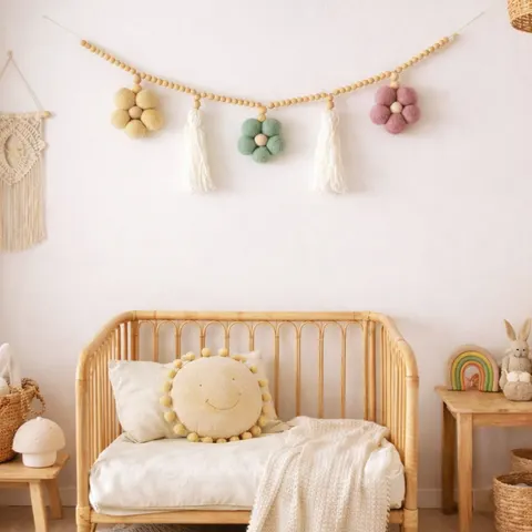 Girlanda handmade do pokoju dziecka z motywem boho kwiatów
