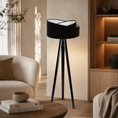 Drewniana lampa do salonu, stojąca na trzech nogach ECLIPSCE