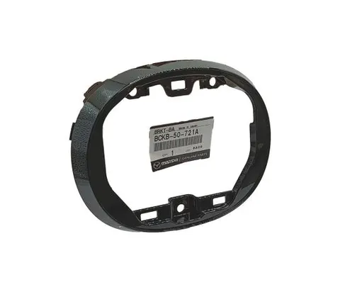BCKB50721A PODSTAWA EMBLEMATU ATRAPY CHŁODNICY ORYGINAŁ OE MAZDA 3