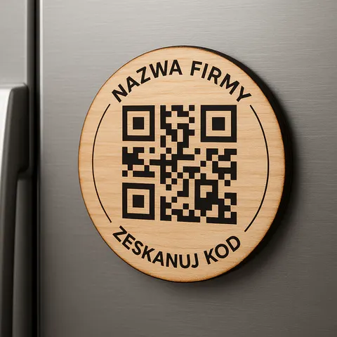 Drewniany magnes z nazwą firmy i kodem QR - 5 cm