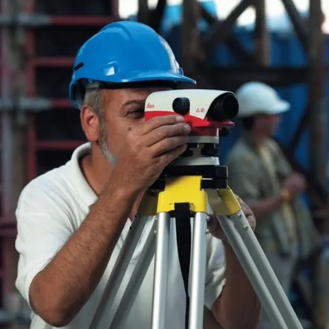 Niwelator optyczny Leica NA720
