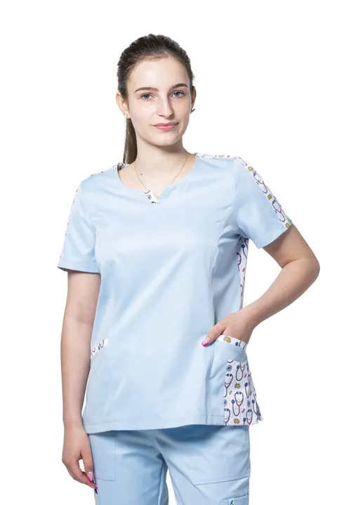 BLUZA MEDYCZNA SCRUBS TALIWOANA ZE WZOREM SURI DR. SKY
