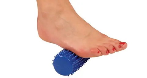 Wałek z kolcami masującymi - 16cm (MASSAGE ROLL)