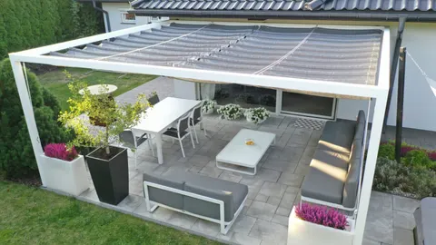 Pergola aluminiowa przyścienna na taras
