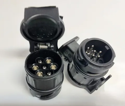 ADAPTER PRZEJŚCIÓWKA REDUKCJA GNIAZDA 13/7 PIN HAK
