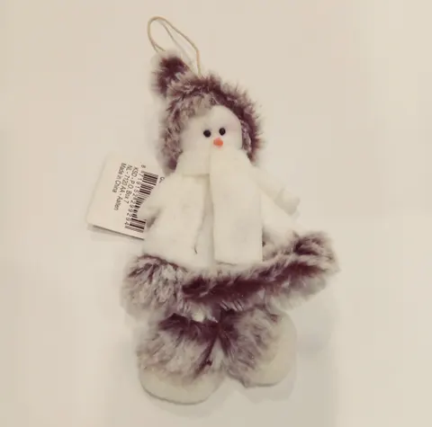Zawieszka bałwanek w białym futerku 17 cm