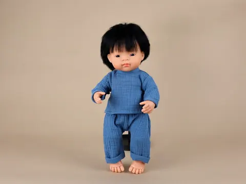 Zestaw muślinowy dla lalki Miniland: Spodnie + bluzka Denim Blue rozmiar 38