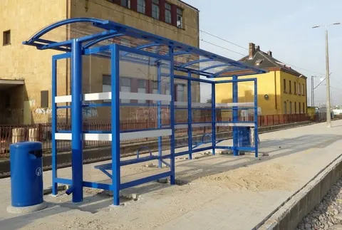 Wiata peronowa konstrukcja stalowo/aluminiowa