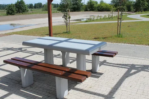 Betonowy stół piknikowy
