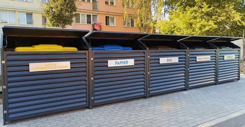 Wiata na pojemniki 1100l z żaluzją
