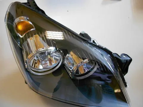 Reflektor przedni lewy Opel Astra H