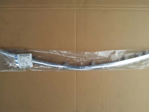 Listwa chromowana dolna atrapy Opel Insignia