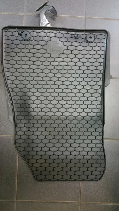 Nieoryginalne dywaniki gumowe Opel Insignia A