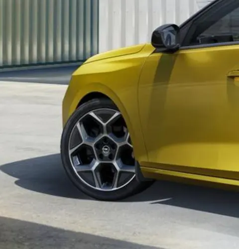 chlapacze przód opel astra l