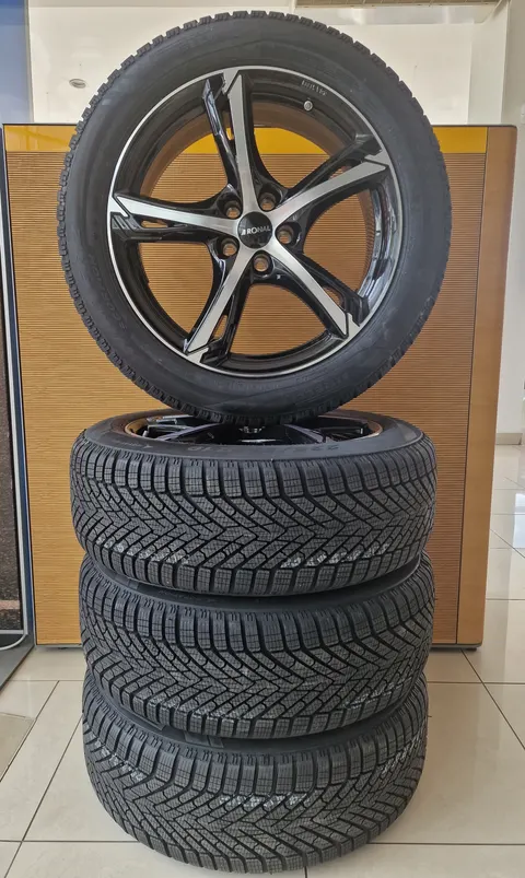 Nowe koła zimowe Nokian 19 cali do Baic 7 czarno-srebrne